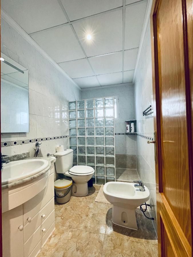 El Papagayo Apartment 2 Mins Walking To The Beach ตอร์เรเวียคา ภายนอก รูปภาพ